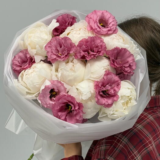 White peonies with eustoma