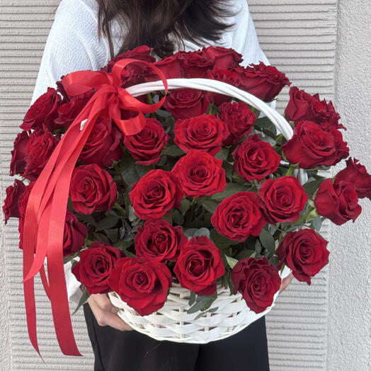 Корзина из 51 красной розы Эквадор
