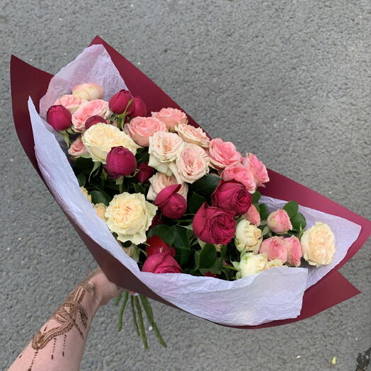 Букет из кустовых роз 🩷