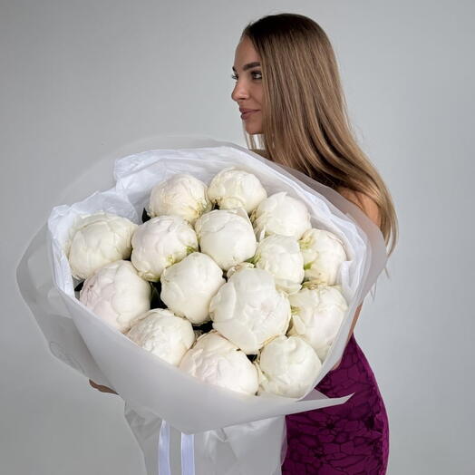Букет из 15 белых пионов "BOWL OF CREAM"