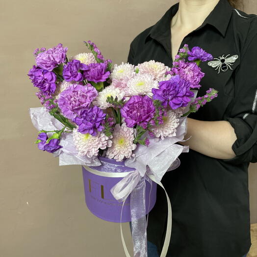 Лавандовая композиция с ажурными диантусами