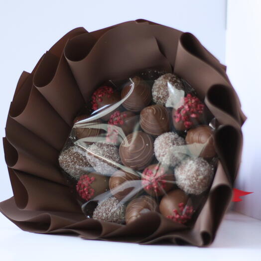 Bouquet of strawberries in chocolate