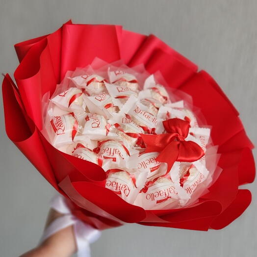 Букет из конфет Raffaello 21шт красный