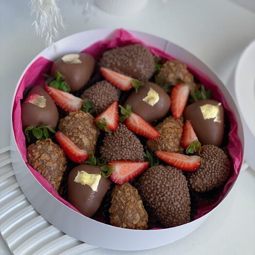 Шайба с клубникой в шоколаде🍓