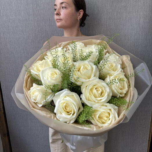 Монобукет 15 белых роз