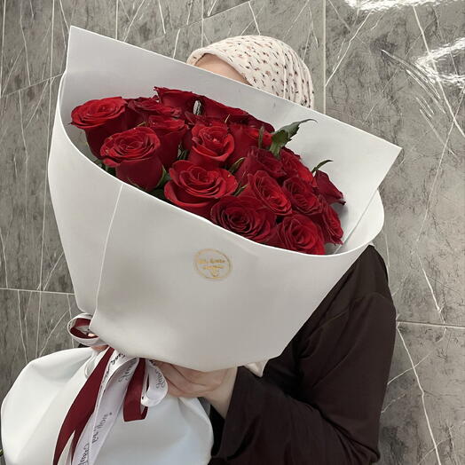 Моно букет из бордовых роз