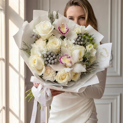 Букет Белоснежный с Орхидеями и розами. Авторский букет 538. Leoraflowers