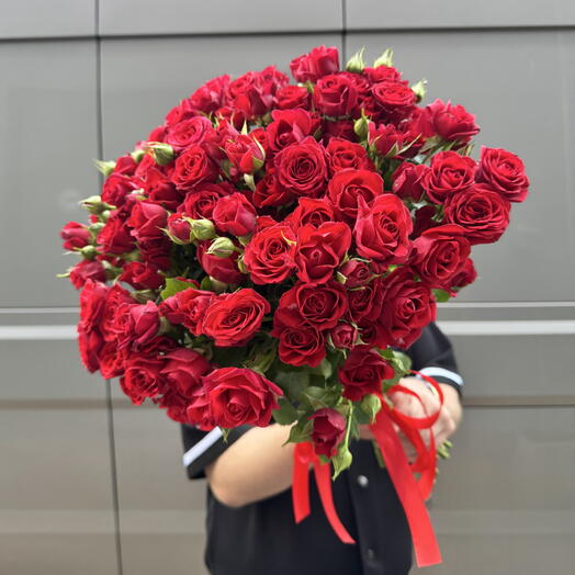 Букет из 25 красных кустовых роз