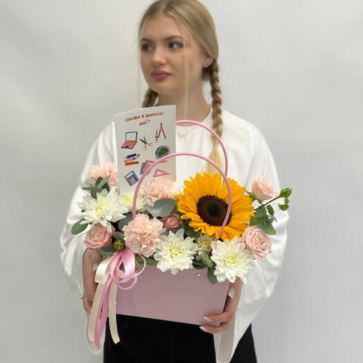 Композиция в сумочке с подсолнухом