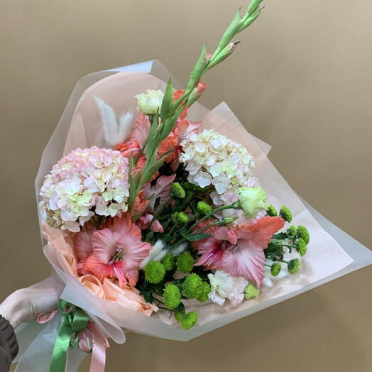 Букет с гортензией, гладиолусами, эустомой и хризантемой🌸