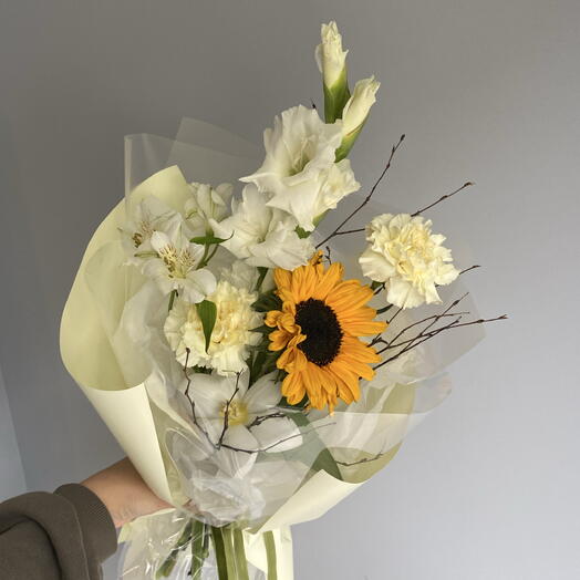 Готовый сборный букет💛 Из гладиолуса, подсолнуха, альстромерии, тюльпана🤍