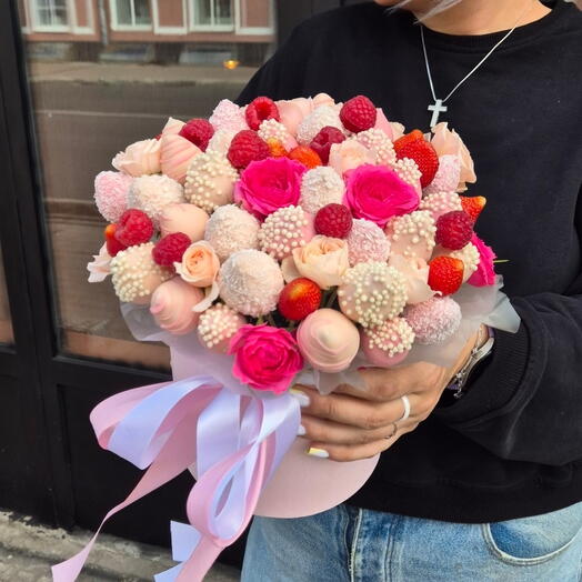 Клубника 🍓 и цветы