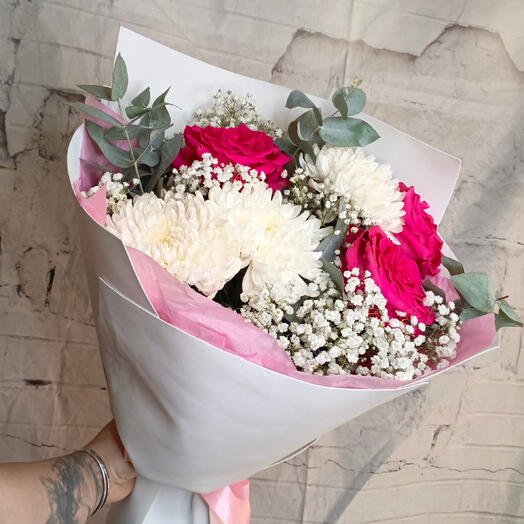 Букет с розовой розой и одноголовой хризантемой 😍