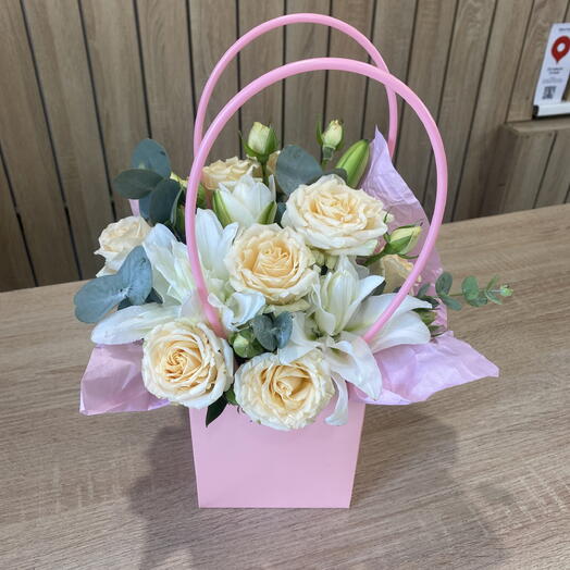 Цветочная Композиция с Кремовой Розой и Пионовидной Лилией с Эвкалиптом🌸