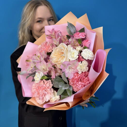 Букет из пионовидной розы и альстромерии. Авторский букет 3050. leoraflowers