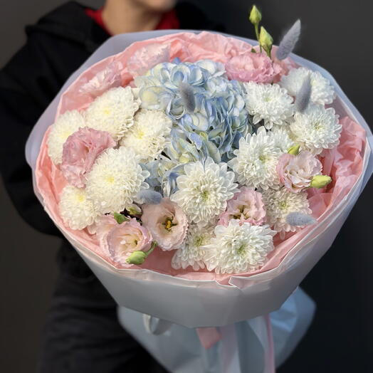Нежный букет голубая гортензия и эустома 🌸