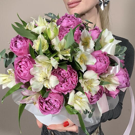 💖Яркие пионовидные розы в шляпной коробке
