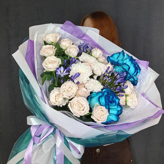 Букет с синими розами и агапантусом💙