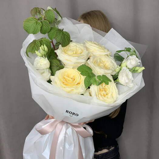 Нежный букет из пионовидных роз 🤍💚