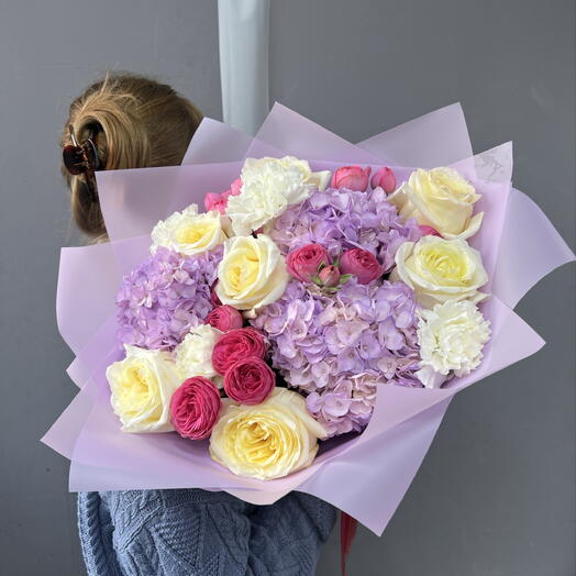 Яркий букет с Пионовидной Розой Кэнделайт 💜