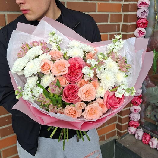 Авторский букет из пионовидные роз и маттиол 🎀