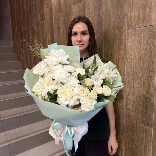 Букет для мамы с ажурными розами