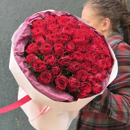 Букет из 51й Кенийской красной розы