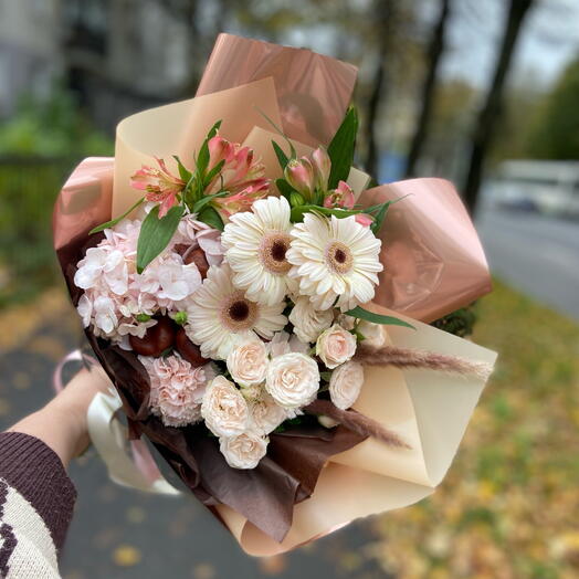 Букет с герберами, Гортензии, розами, альстромерии