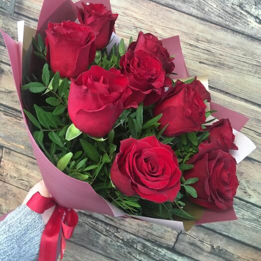 Bouquet of red roses