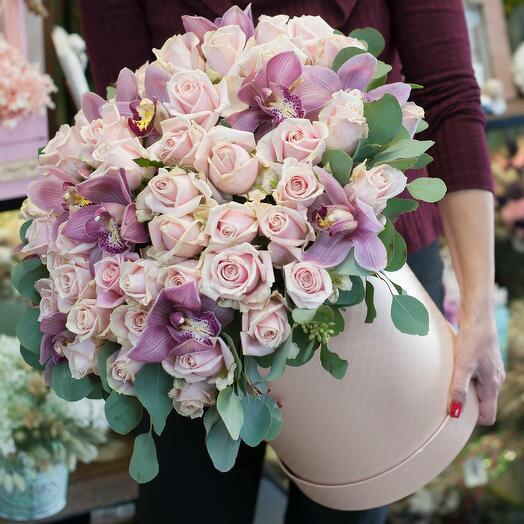 Caja de sombreros con rosas y orquídeas rubor Radiante