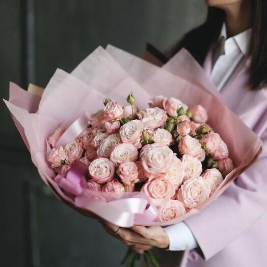 Ramo de 11 delicadas rosas arbustivas