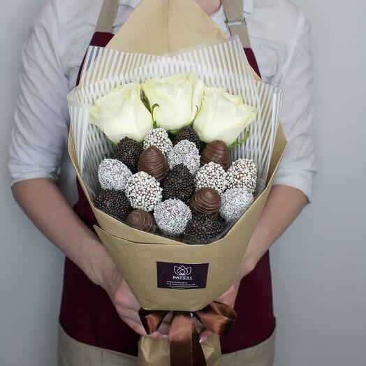 Букет из клубники в шоколаде и цветов Мюнхен