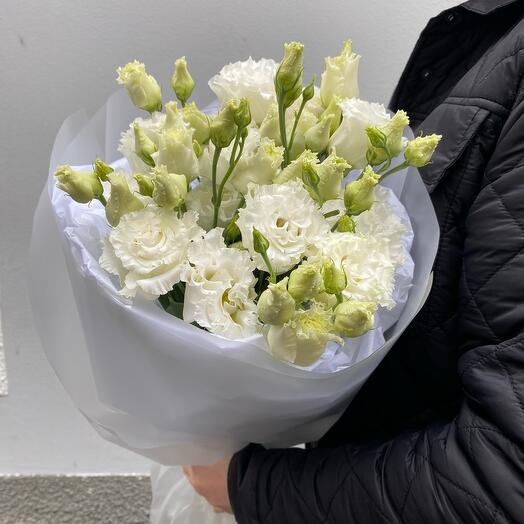 white lisianthus