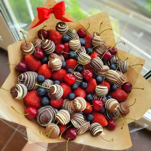 Strawberry-cherry bouquet🍓🍒