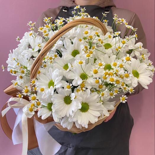 Корзина с «ромашками»