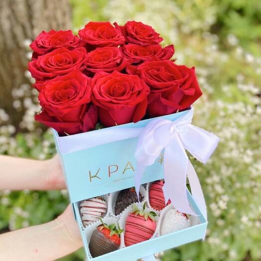 Caja con rosas y fresas cubiertas de chocolate M