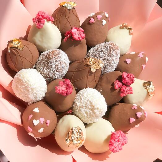 Bouquet of strawberries in chocolate