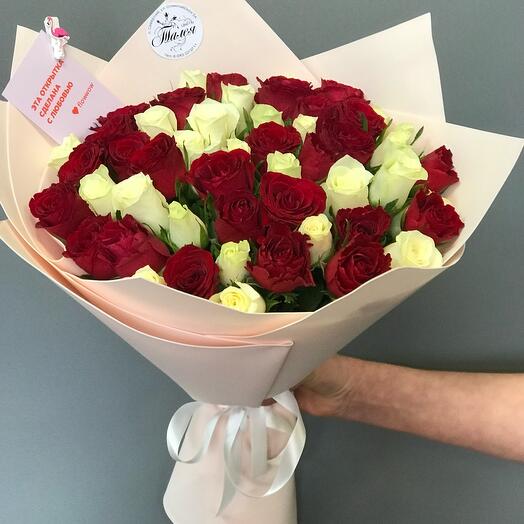 Monobucket made of red rose