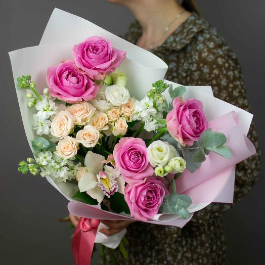 Author's bouquet Rosita with roses and fragrant mattiola