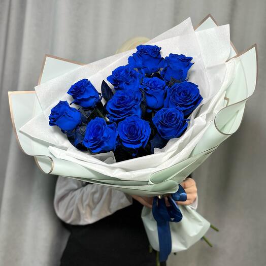 Синие розы с оформлением