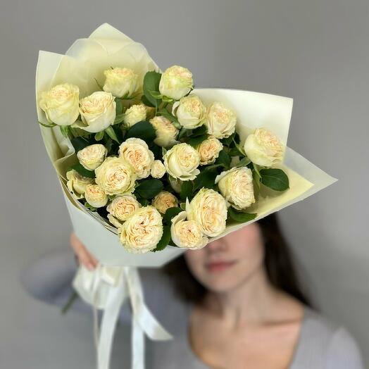 Букет из кустовых роз "Ажур"