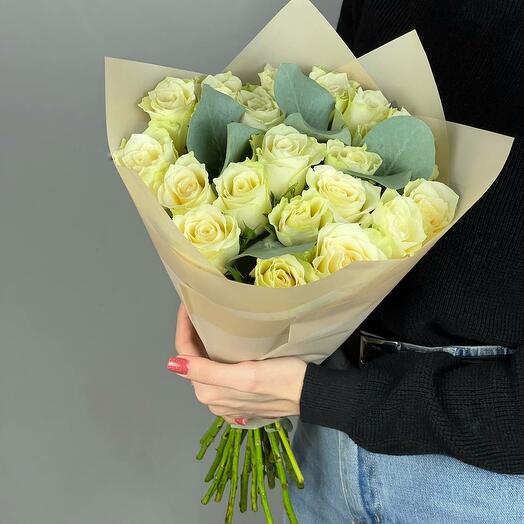 Букет роз Атена с эвкалиптом 40 см (21 шт)