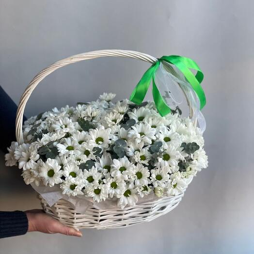 Корзина с ромашками