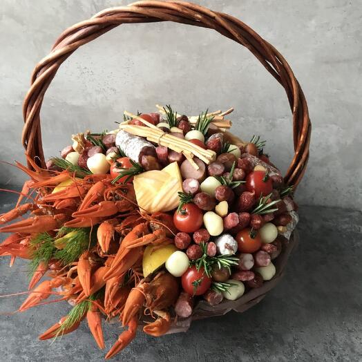 Мужская корзина с раками