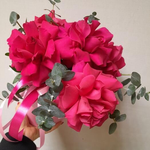 Коробка с ажурными розами