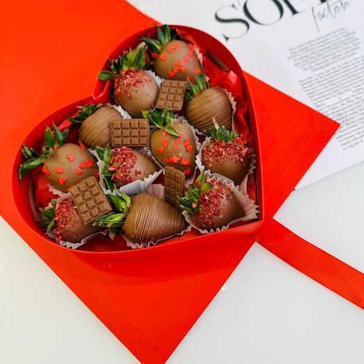 FRESA EN CHOCOLATE "Corazón libro"