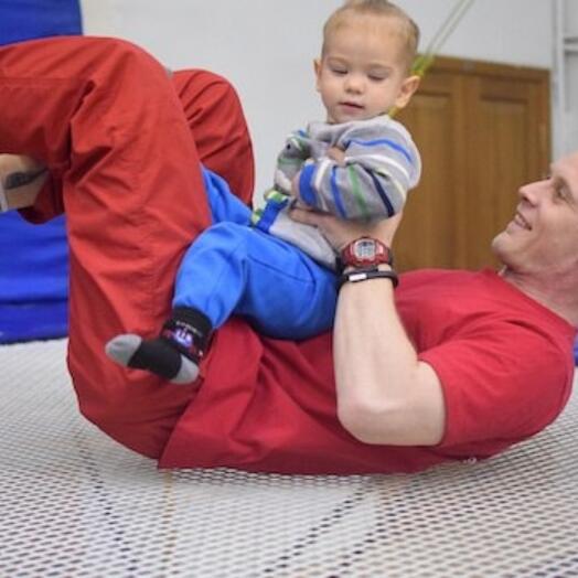 Подарочный сертификат «Индивидуальное занятие по прыжкам на батуте от 3 для 8 лет» (1 час, 1 человек)