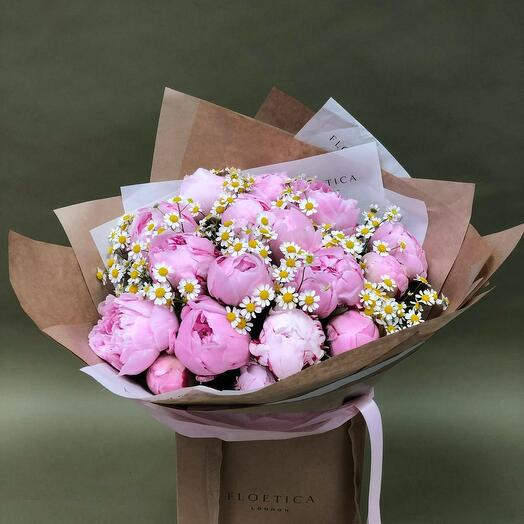 17 Peonies with Daisies