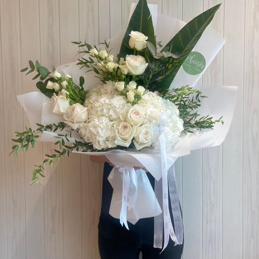 White cloud bouquet of hydrangeas and roses