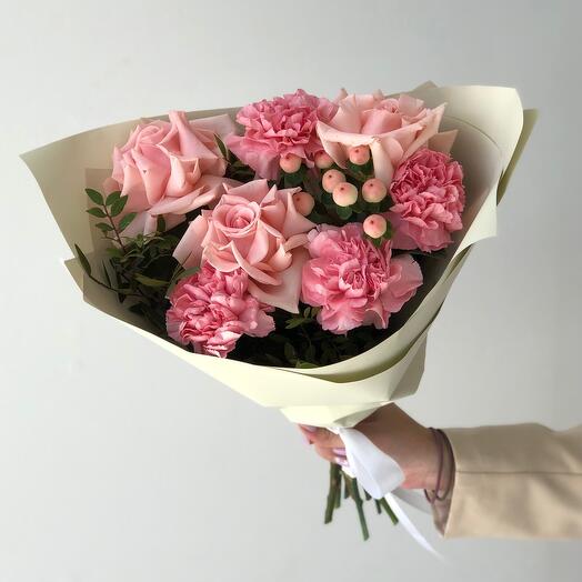 Bouquet with pink French roses and dianthus S
